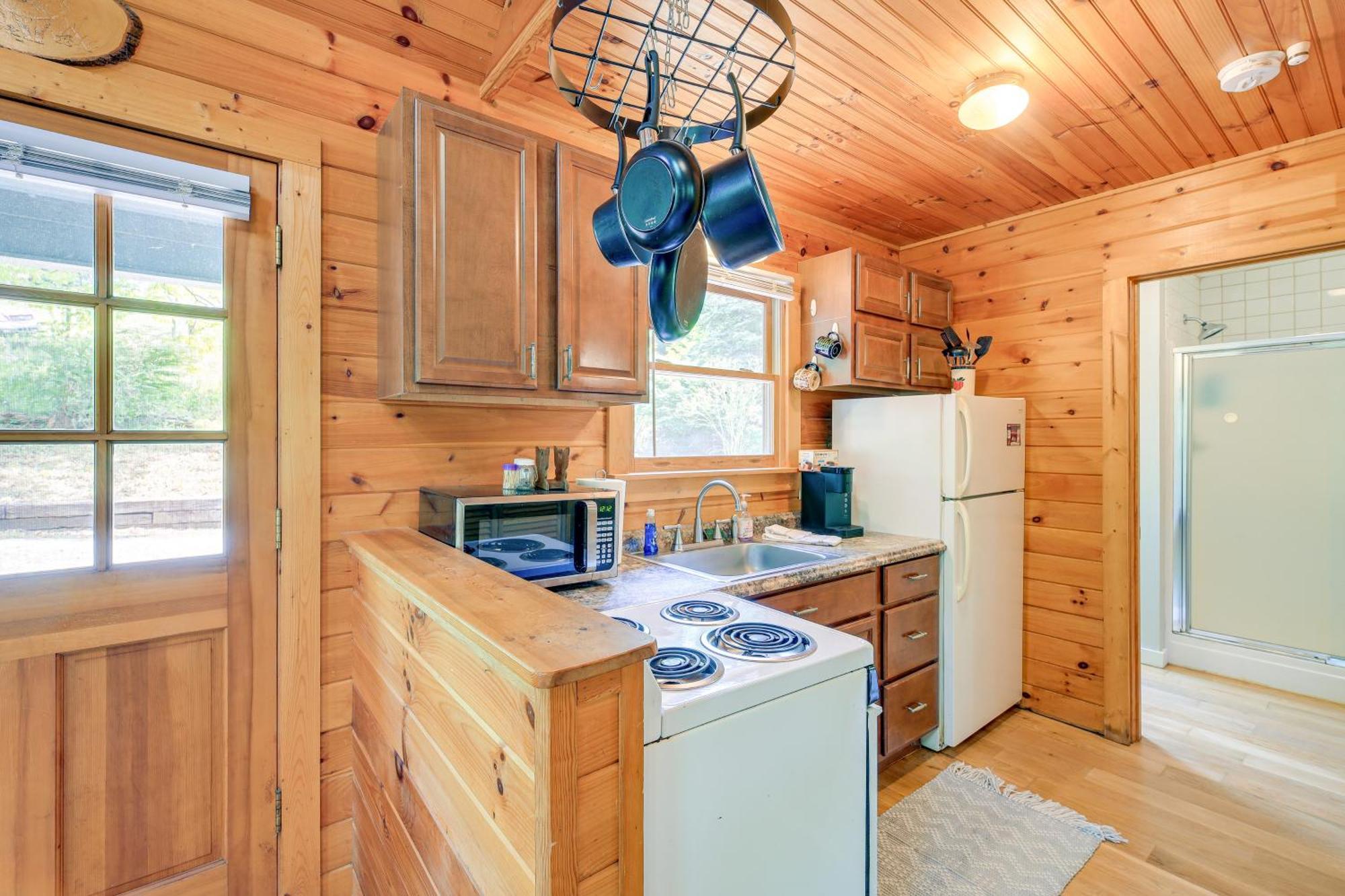 Quaint Blue Ridge Cabin Rental With On-Site Stream! Sparta المظهر الخارجي الصورة