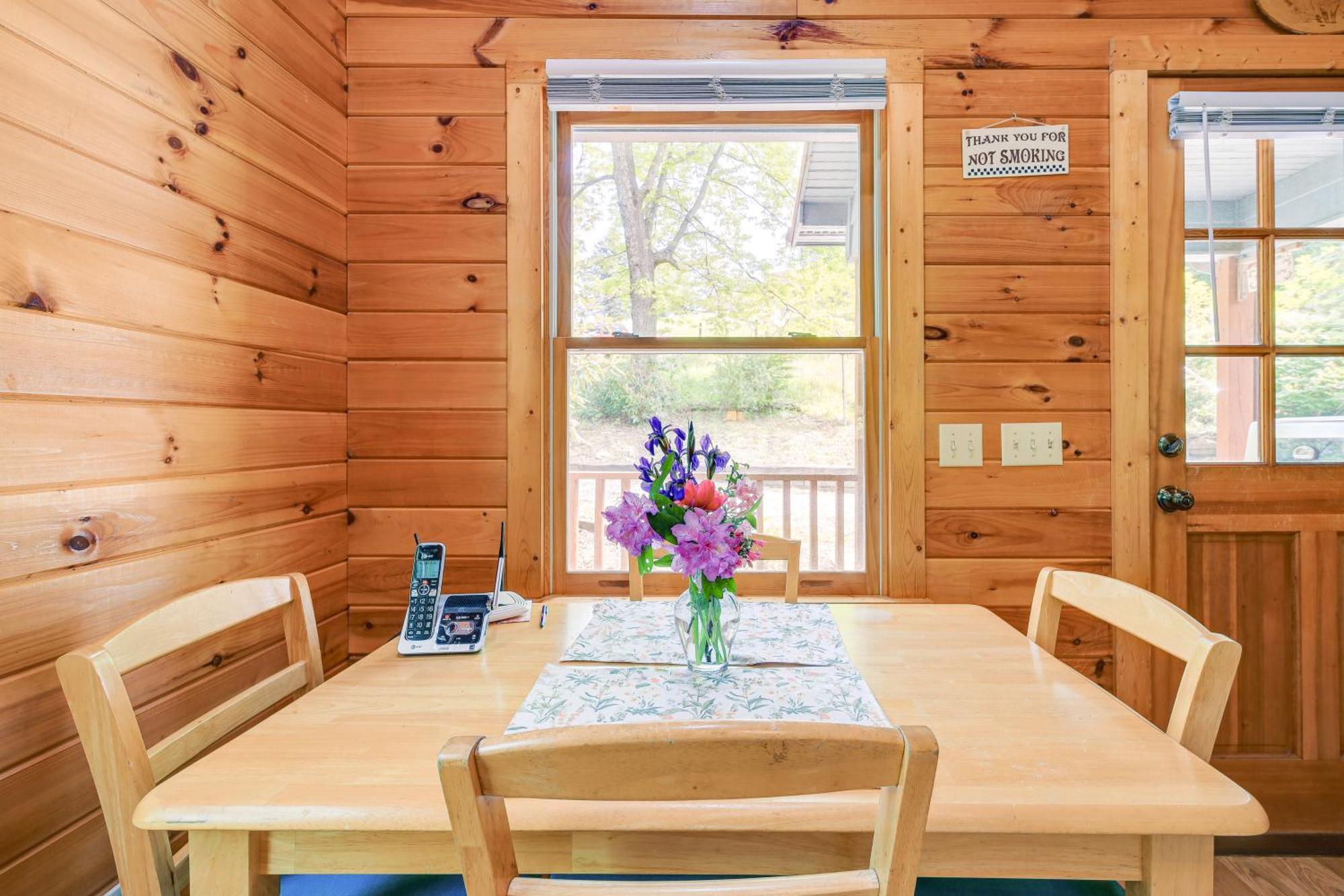 Quaint Blue Ridge Cabin Rental With On-Site Stream! Sparta المظهر الخارجي الصورة